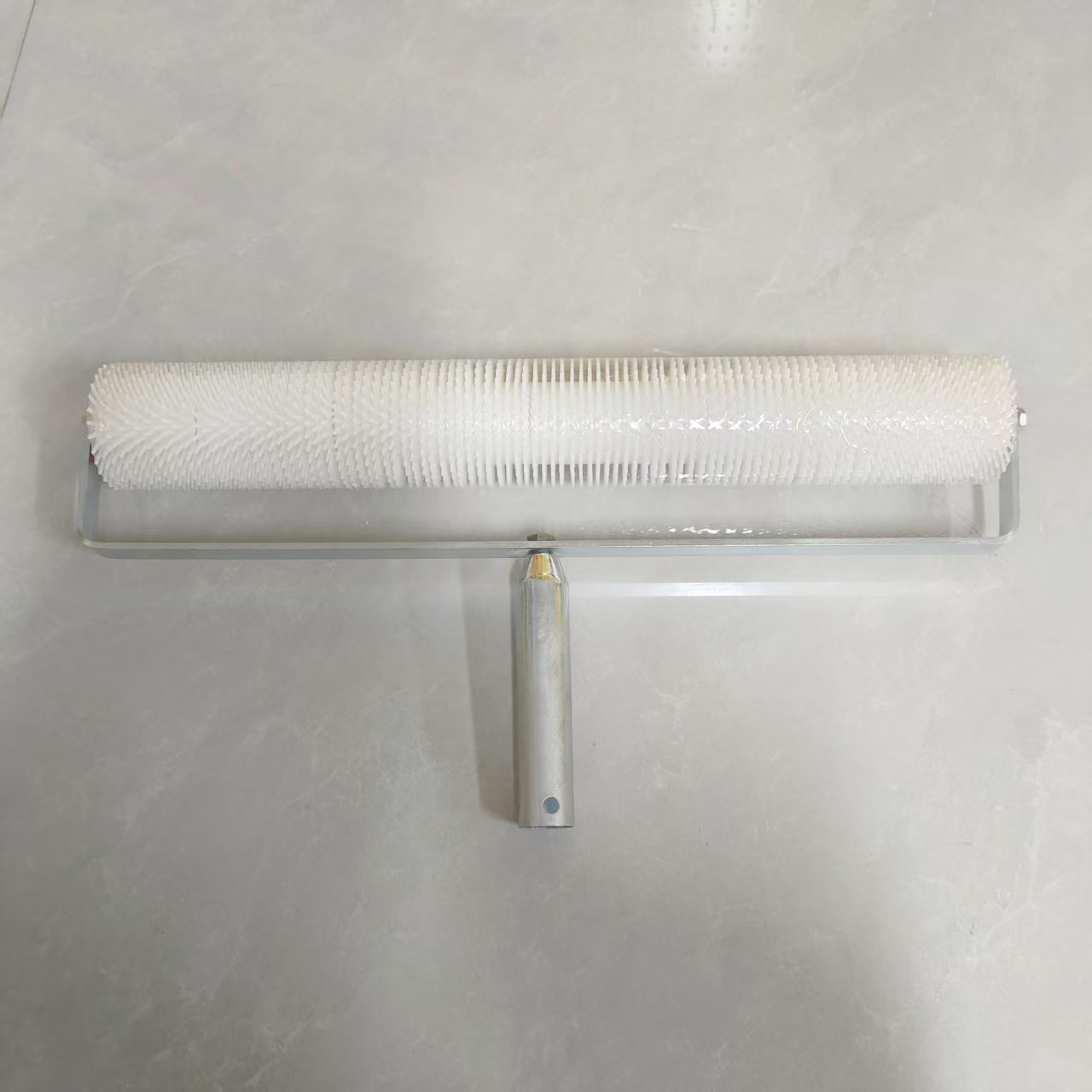 Cepillo de rodillo antiespumante autonivelante de cemento de 20 pulgadas, herramienta de construcción autonivelante, cepillo de rodillo de desaireación con rodillo de acupuntura