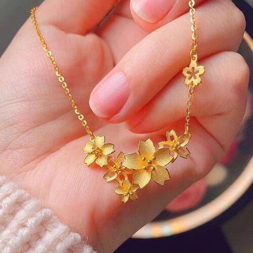 Venus Sand Gold Three-Life Flower Necklace for Women, Solid Gold Chain, Exquisite Blossoms, Versatile Layered Necklace, Elegant Clavicle Chain