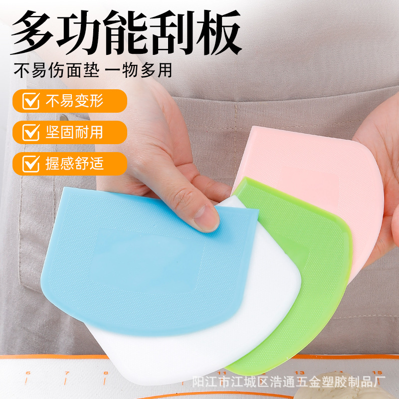 Manufacturer Wholesale Amazon Pe Plastic Flour Scraper Dough Cutter Rice Noodle Scraper Dough Cutting Baking Scraper Tool