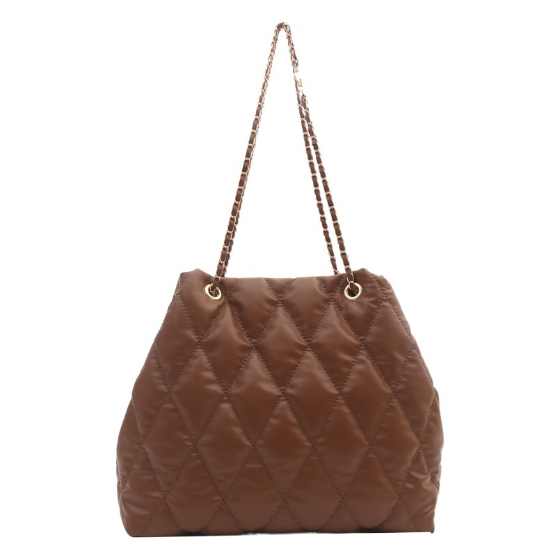 2024 invierno nueva cadena rombo solo hombro bolso de las axilas Moda casual personalizada bolsa de cubo del todo-fósforo de las mujeres