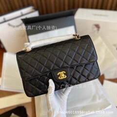 新商品の小香風cfキャビア牛革の女性カバンは肩を斜めに掛けて菱格チェーンを包んでレイシの紋様を覆います。