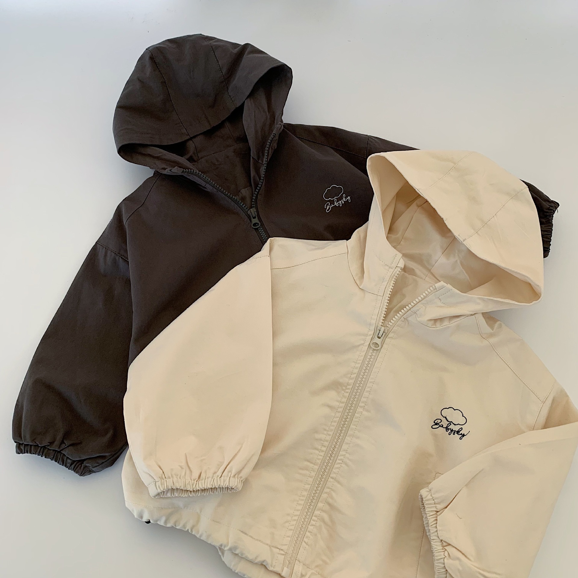 Mai Bao chaqueta infantil de otoño 2025, niñas y niños, cardigan con cremallera coreano, nuevo estilo de primavera y otoño, chaqueta con capuz, moda