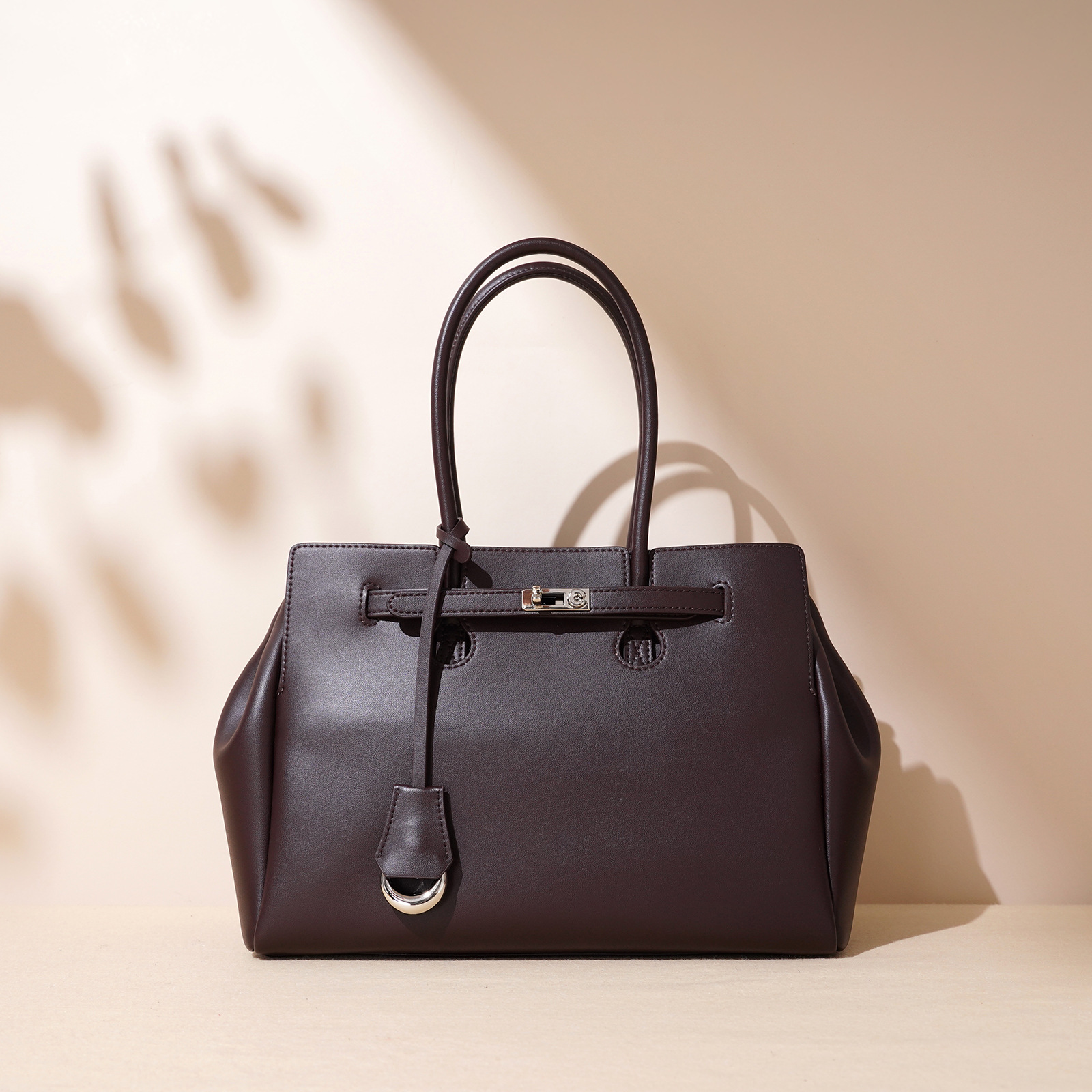 Women's 2026 New Large Capacity Tote Briefcase Genuine Leather Commuter Versatile Niche Handbag