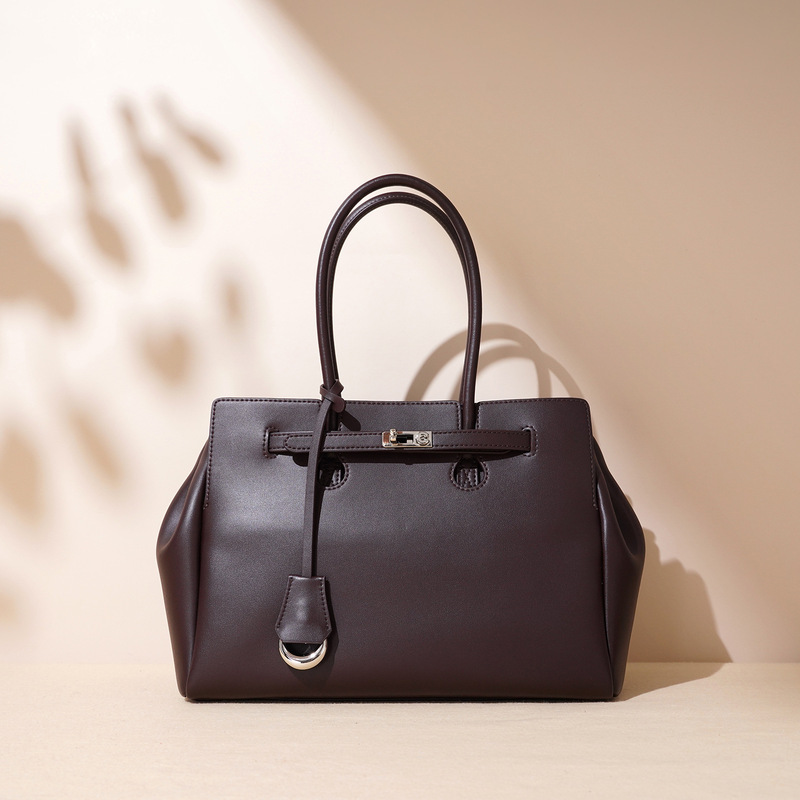 Women's 2026 New Style Tote Briefcase Large Capacity Tote Bag Genuine Leather Versatile Commuter Handbag Niche Women's Bag Women's 2026 New Style Tote Briefcase Large Capacity Tote Bag Genuine Leather Versatile Commuter Handbag Niche Women's Bag