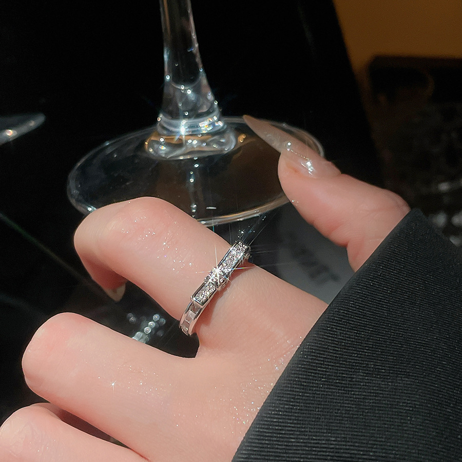 Corea del Sur ins triángulo circón anillo abierto nicho creativo versátil anillo de dedo índice elegante lujo ligero accesorios de alto sentido