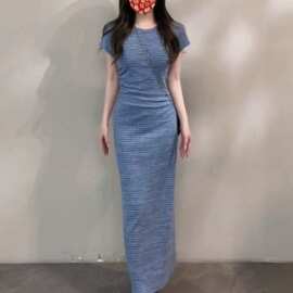 法式高级感蓝色波点短袖连衣裙女夏季褶皱收腰显瘦休闲包臂长裙子