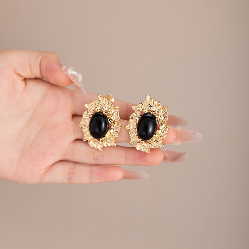 Pendientes de aro lisos para mujer, lujo ligero, pendientes de alta gama, pendientes populares, aretes de diseño exclusivo, aretes de otoño e invierno al por mayor