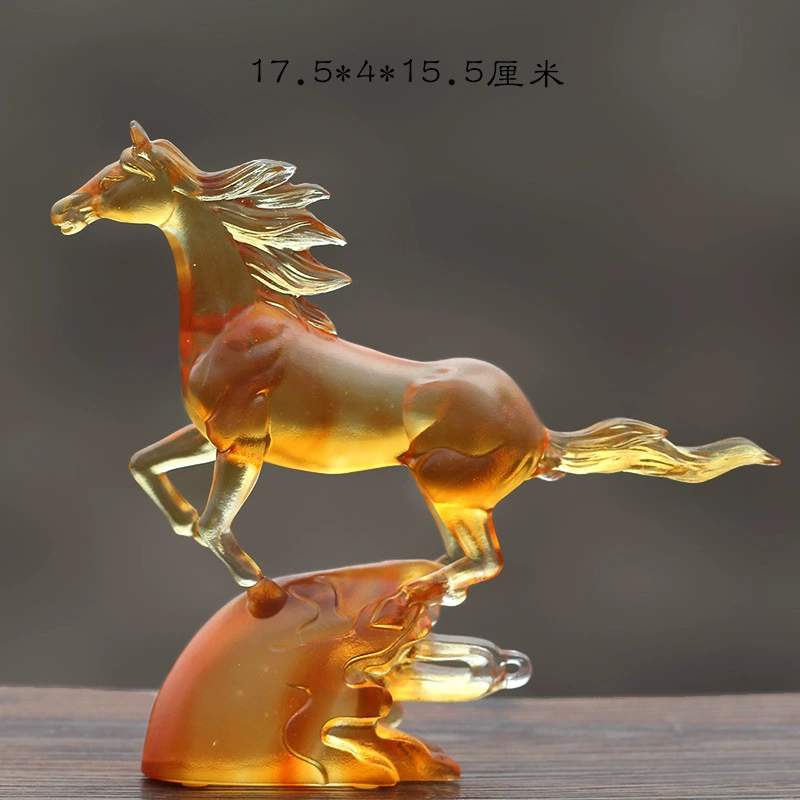 Yunteng Wanli Glaze Zodiac Horse Ornaments are placed at the front desk of the home living room for friends’ opening gifts and zodiac gifts.