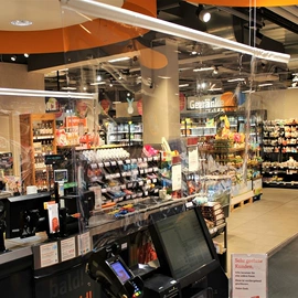 门帘、小窗帘;珠帘/挂帘