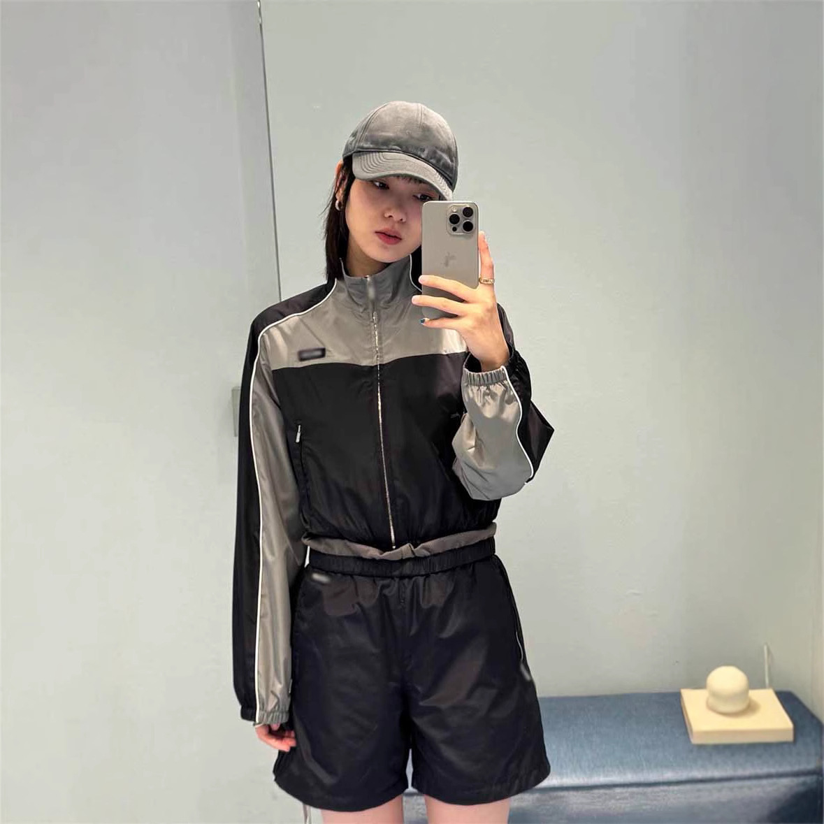 25 이른 봄 신작 Nanyou miu 레터 패치 스탠드 칼라 컬러 블록 짧은 재킷 + 하이 웨이스트 스포츠 반바지 세트