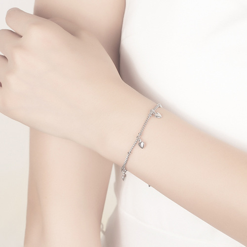 Japanese and Korean version of new silver-plated hand jewelry creative bracelet wholesale women's fashion heart-shaped heart-shaped rhinestone love bracelet