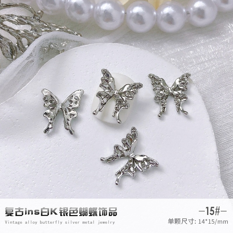 큰 나비 15마리