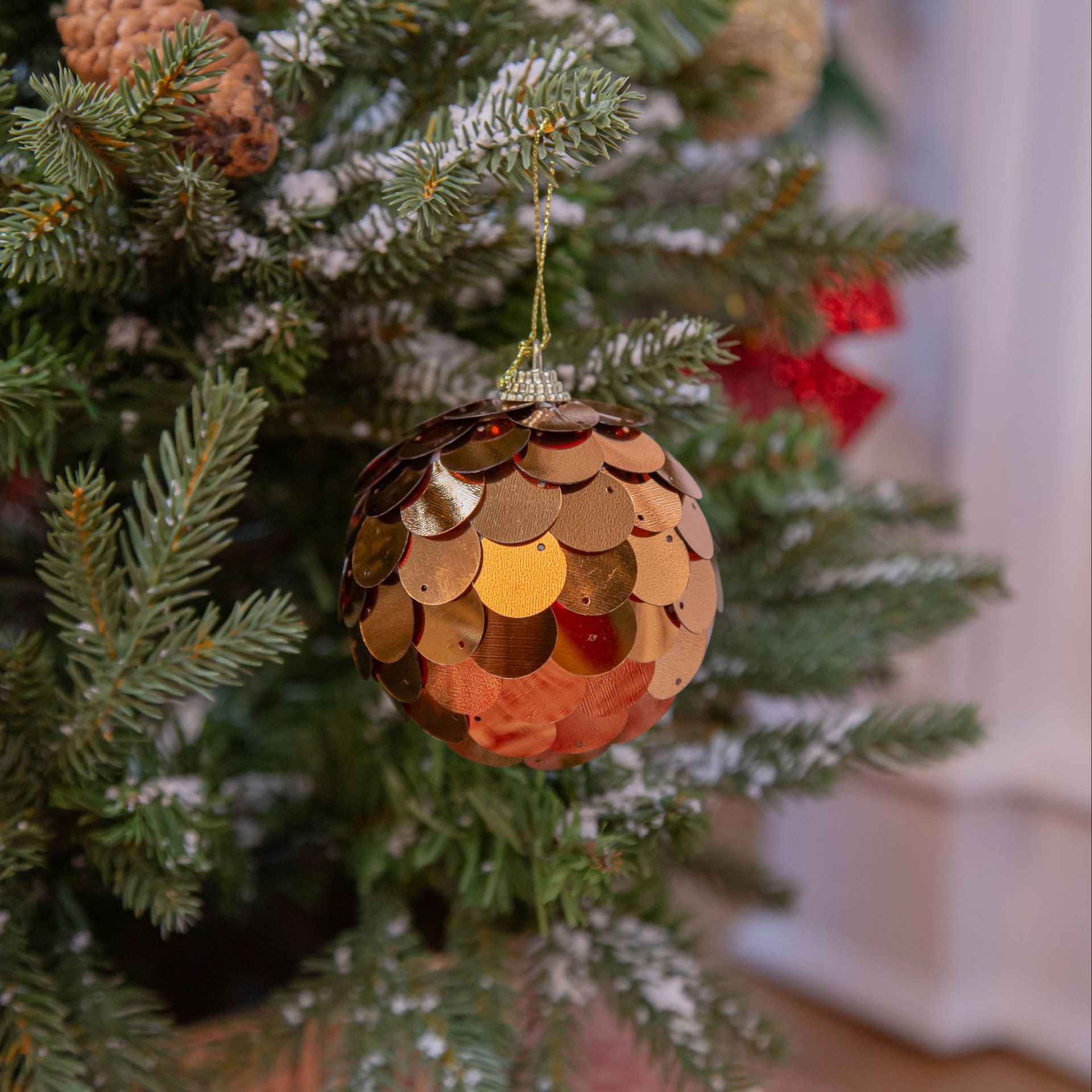 8CM Navidad de color esquinilla escala de pescado ventanas de bolas de Navidad adornos de árbol de Navidad colgantes en stock fábrica al por mayor