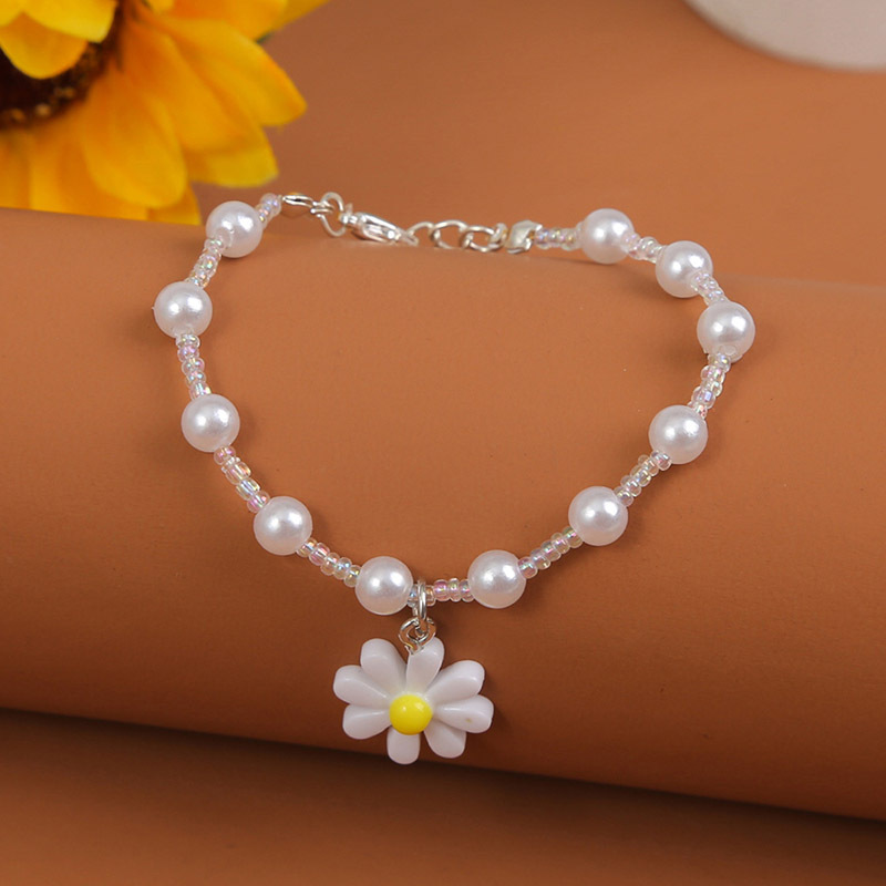 Wholesale Jewelry Bohemian Handmade Crystal Pearl Flower Bracelet Nihaojewelry display picture 4