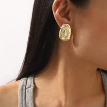 E13735��ó����ʱ�м���ʯͷ�������� ��Լʱ���䵭������ж���