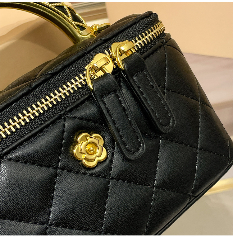 Túi bucket da thật dây xích hình thoi phong cách Chanel xách tay đeo chéo — Màu trắng, Màu đen, Màu xanh lam, Màu hồng chi tiết 9