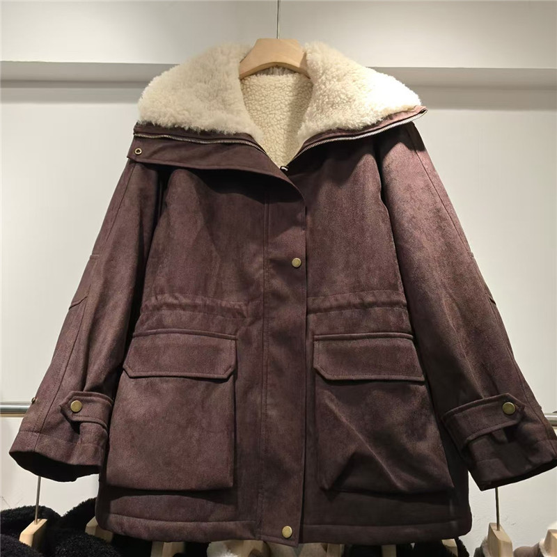 Productos europeos de algodón de cintura gruesa para mujeres 2025 invierno nuevo tipo largo y largo suelto de piel de ciervo gruesa para superar la chaqueta