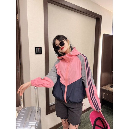 Stylish Colorblock Short-Sleeve Sun Protection Jacket for Women: Casual, Sporty, Outdoor, Lightweight, Hooded, Sun-Rainproof Outerwear