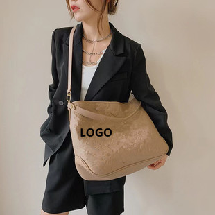 Foreign Trade 24 New Fashion Simple Women's Bag Single Shoulder Crossbody Large Capacity Shopping Bag Trendyy Foreign Style Armpit Bag Wholesale