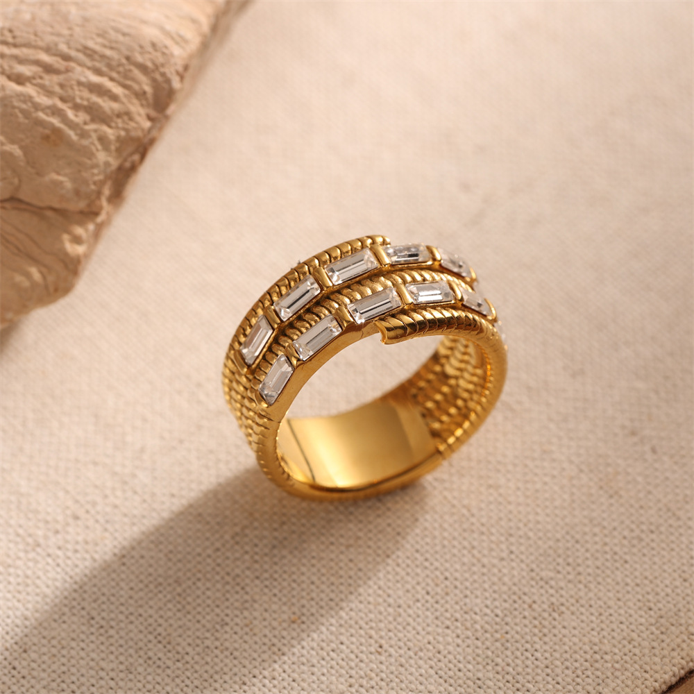 Anillo de acero inoxidable de estilo americano de TINA diseño de nicho de mujer mosaico de anillo de acero de titanio universal joyas de mano