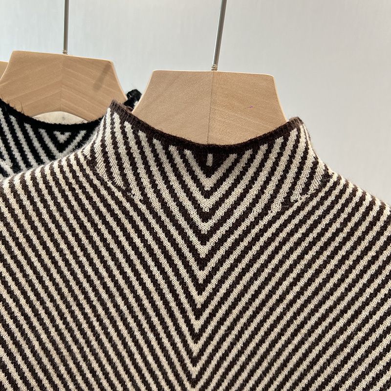 Sweater in Black and White