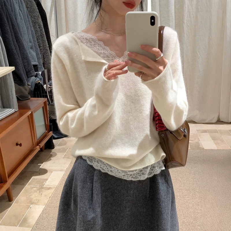 Lace-spliced V-neck white long-sleeve knitted base shirt for women, a stunning design for autumn and winter, a beautiful top for layering Lace-spliced V-neck white long-sleeve knitted base shirt for women, a stunning design for autumn and winter, a beautiful top for layering