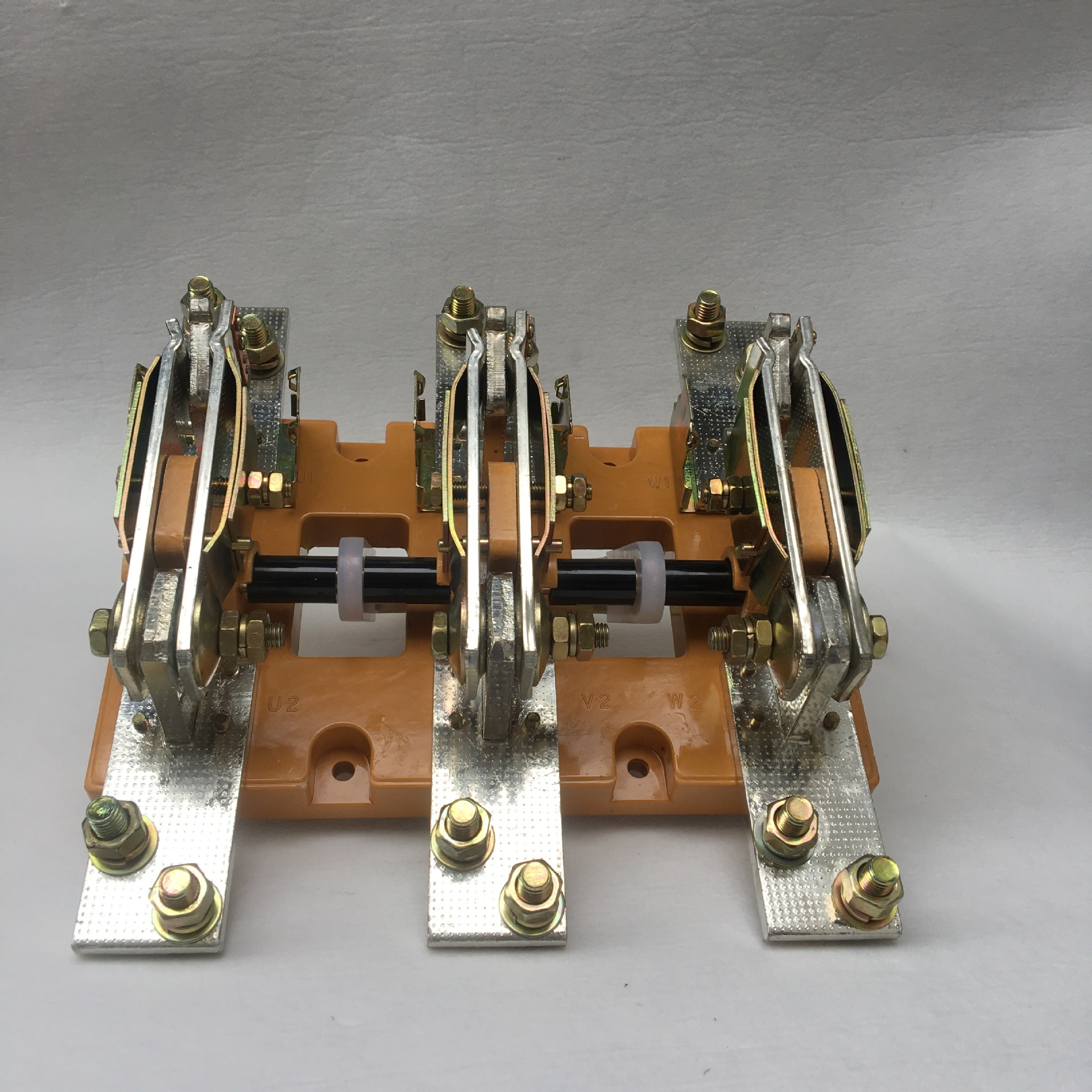 上海人民开启式刀开关HD13B-2000/30  3组隔离开关HD13BX-2000/30