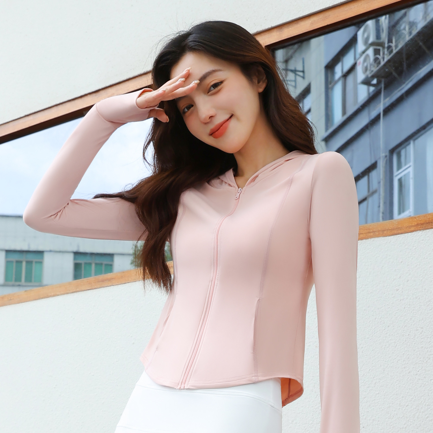 Procesamiento de chaqueta de protección solar anti-ultravioleta de verano personalizada, chaqueta de piel fina para exteriores, chaqueta de protección solar con capucha