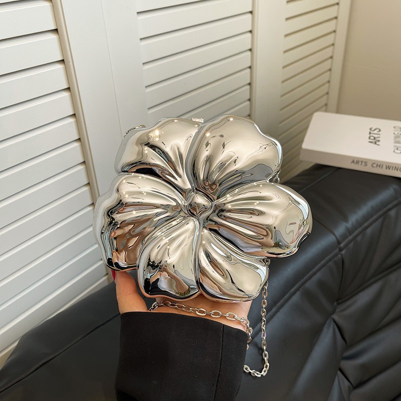 Flor original oro relieve bolsas para mujeres 2024 nuevo nicho diseño ligero de lujo de alta sensación vestido de noche bolsas de banquete