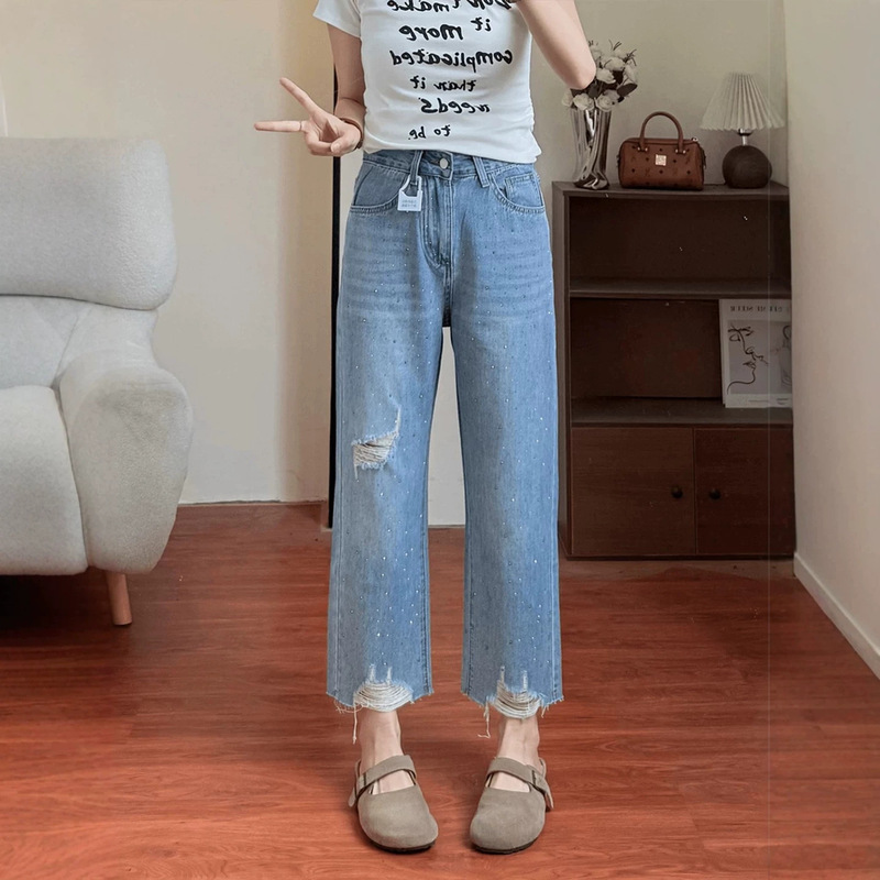 Stunningly Beautiful Ripped Jeans 2026 New Model for Women, Summer Thin Style, Plus-Size Design with Rhinestones, Straight-Leg Pants, Cropped Length Stunningly Beautiful Ripped Jeans 2026 New Model for Women, Summer Thin Style, Plus-Size Design with Rhinestones, Straight-Leg Pants, Cropped Length