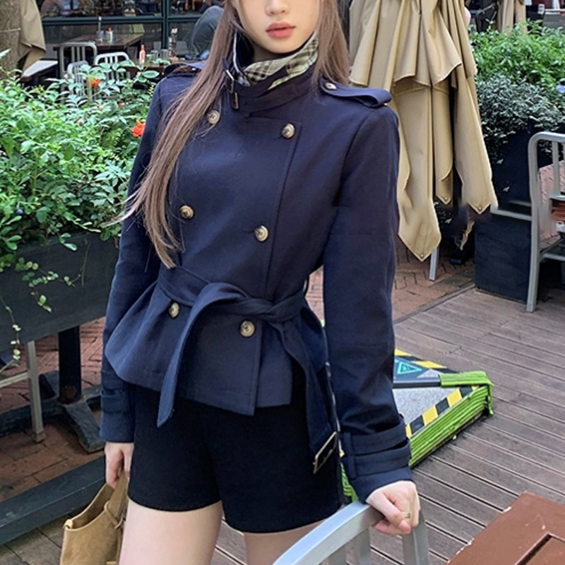 Good morning, Fanfan Beichuan Jingzi. Women's autumn trench coat with straight shoulder, stand-up collar, British style, irregular mid-length design Good morning, Fanfan Beichuan Jingzi. Women's autumn trench coat with straight shoulder, stand-up collar, British style, irregular mid-length design
