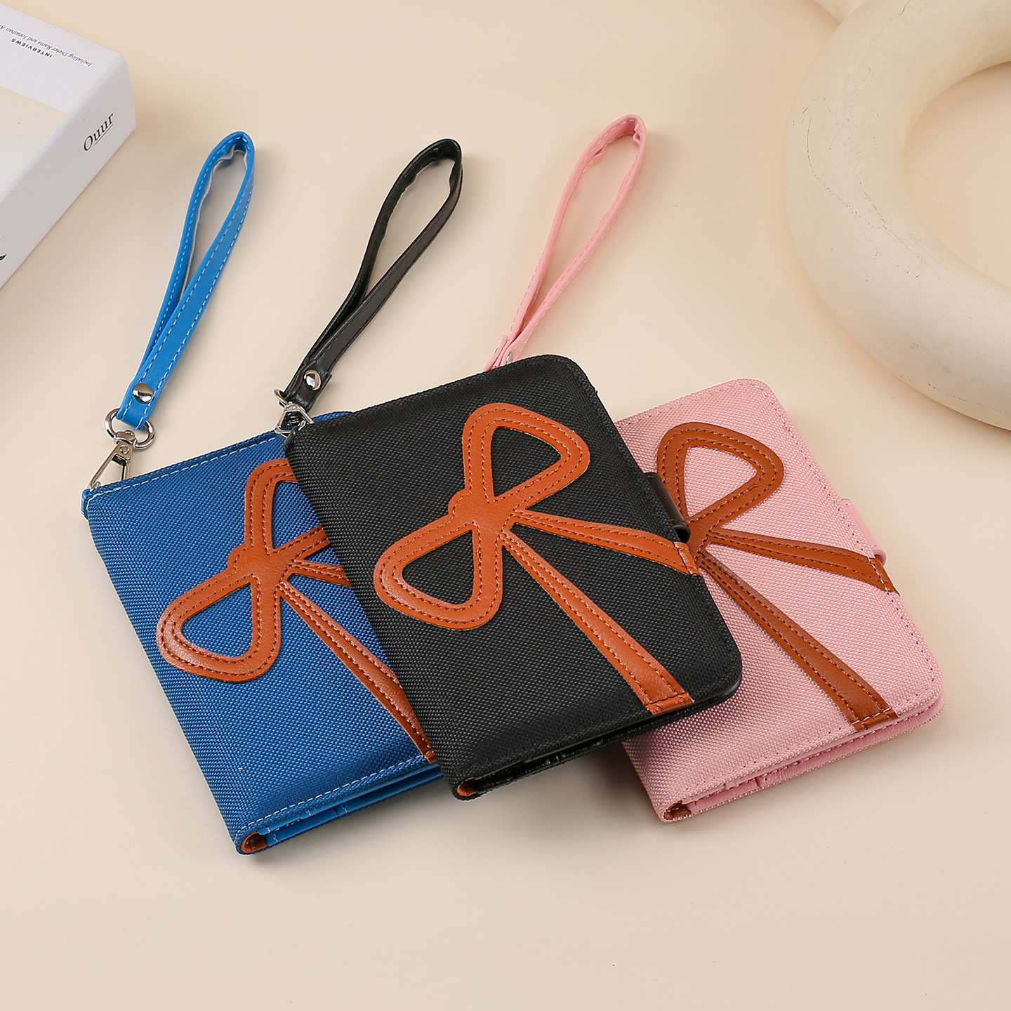 Corazón rosa de niña arco corteza pasaporte clipins tarjeta bancaria de alto valor pasaporte certificado de almacenamiento cubierta