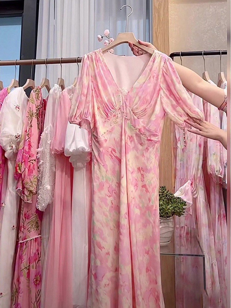 Đầm maxi nữ thắt eo cổ V họa tiết hoa hồng phong cách Pháp — Váy liền màu hồng