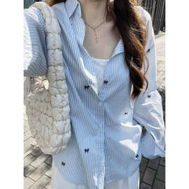 蝴蝶结刺绣蓝色条纹衬衫女秋季新款宽松长袖防晒上衣休闲外套