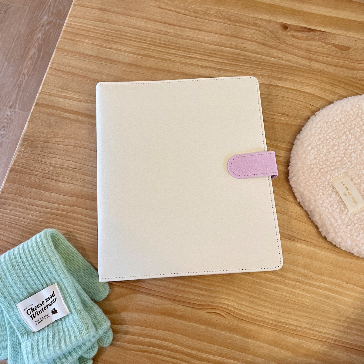 흰색과 보라색 단일 쉘