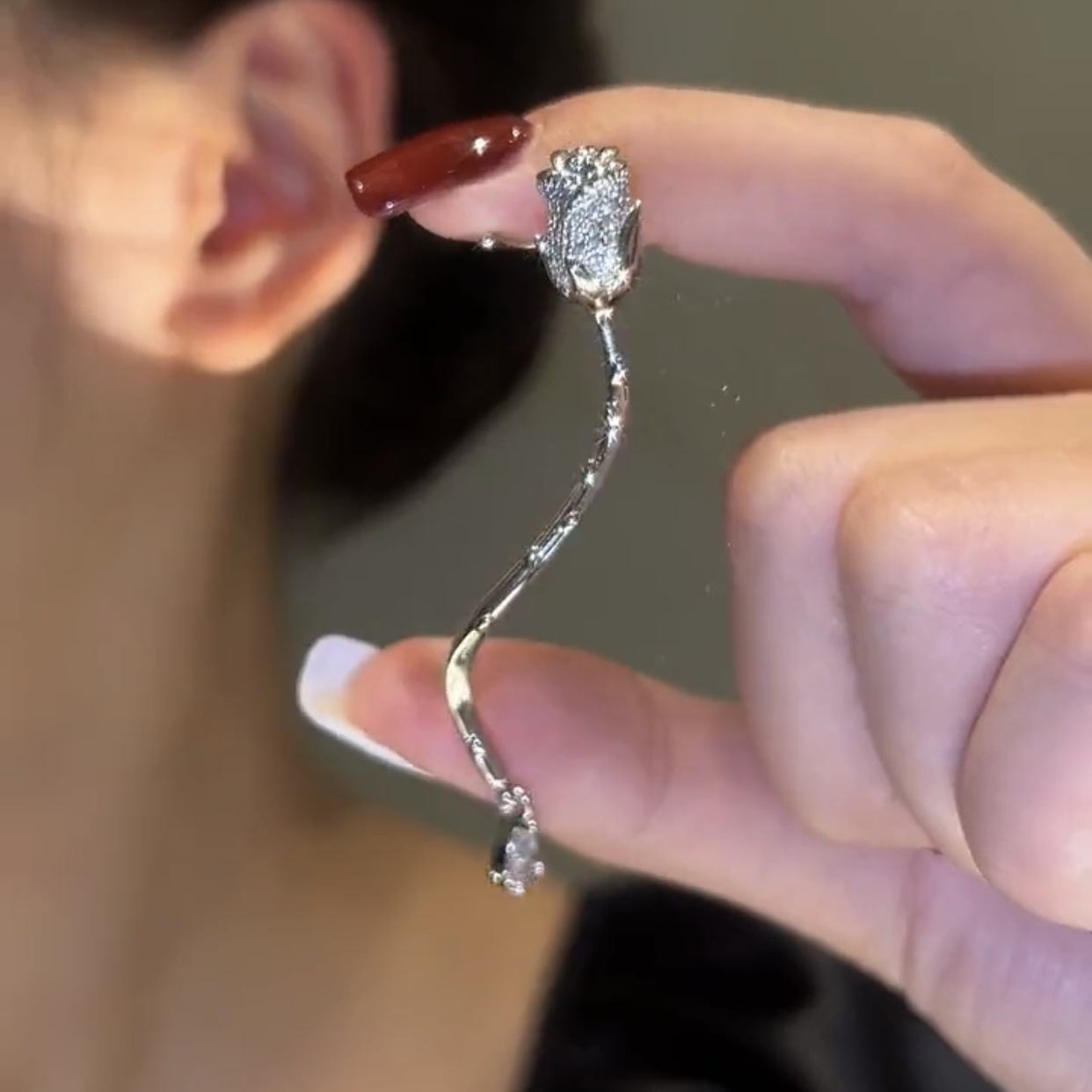 Pinzas para la oreja de mariposa multicapa de sensación de alta calidad estilo ins 2024 nuevas pinzas para la oreja sin agujeros para la oreja