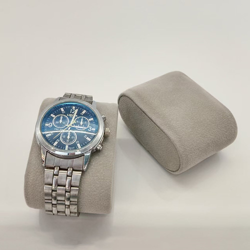 Wholesale watch pillow organizer, watch and bracelet storage display, suitable for most watch models and bracelets.