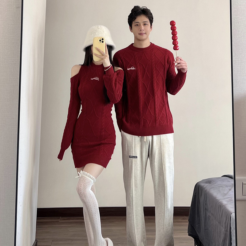 인생의 해 커플이 당신의 원피스 원피스 내 원피스 슬림 핏 틈새 디자인 센스 레드 스웨터 크리스마스 패션 브랜드 숄더 오프 니트 스웨터