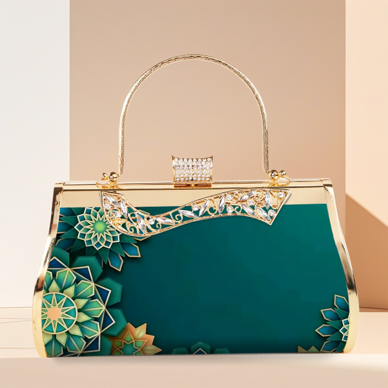 Diese elegante smaragdgrüne Abendclutch besticht durch zarte Blumenmuster, goldfarbene Metalleinfassung und funkelnde Strasssteine. Mit geschwungenem Henkel und ..._voghion.com