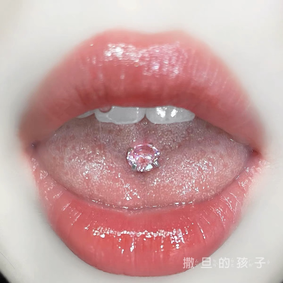 16G labret stud size and finish detail