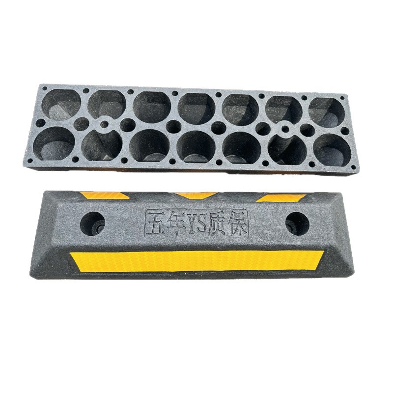 Rubber and Plastic Thickened Safety Speed Bumps, Non-Motorized Bicycle Speed Bumps, Pedestrian Ramps, Anti-Slip Speed Bumps