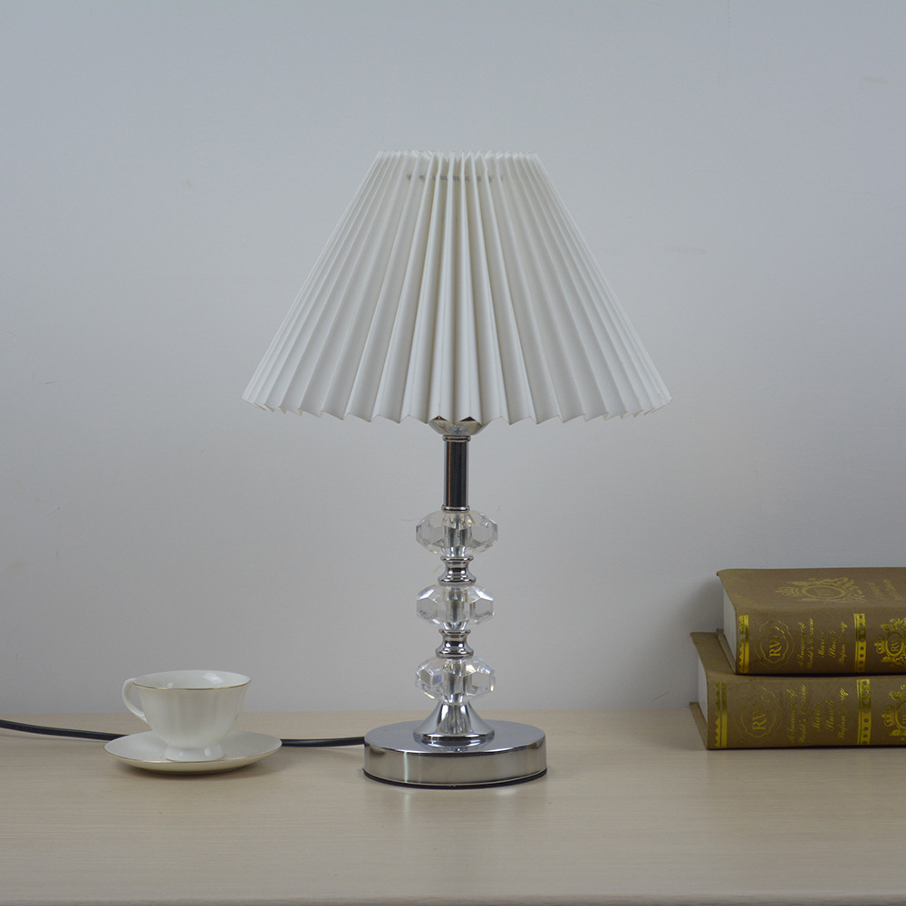 De estilo europeo moderno minimalista dormitorio mesita de noche sala de estar comedor atmosférica botón creativo sala de bodas habitación de la princesa de cristal pequeña lámpara de mesa