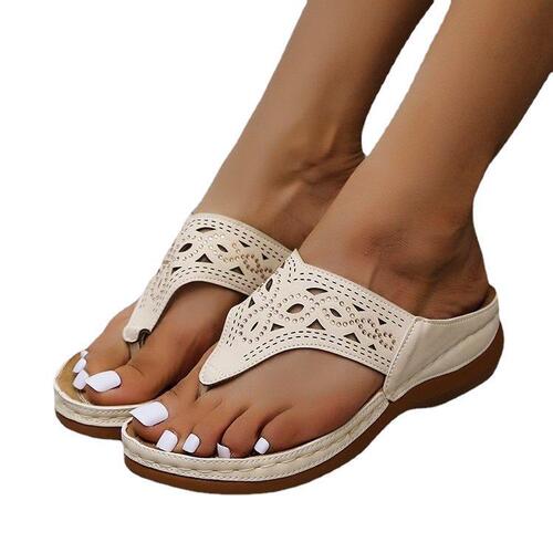 Summer European and American Plus-Size Hollowed-Out Rhinestone Chunky-Heel Flip-Flops for Women – Comfortable & Versatile Toe-Thong Style