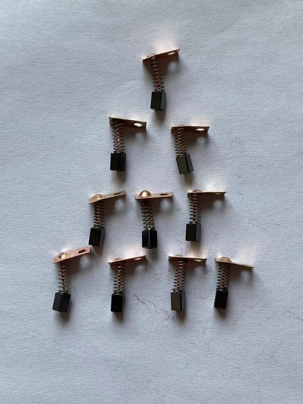 彫刻機用カーボンブラシ、研削盤用カーボンブラシ3*3*5mm、彫刻機用カーボンブラシ、電動ブラシを供給します。|undefined