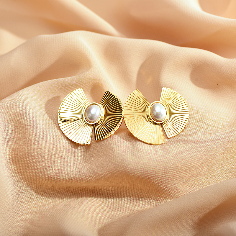Fashion Flower Copper Gold Plated Artificial Pearls Ear Studs 1 Pair