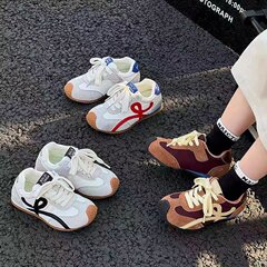 子供の阿甘靴2025春の新型運動靴の通気性は本当に柔らかい皮の男の子供靴の滑り止めのファッションブランドの女の子の靴です。