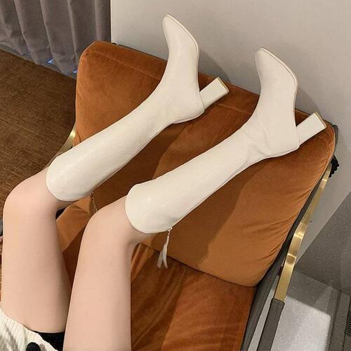 Chunky-heel, knee-high, white square-toe slim boots—new style riding boots with fleece lining, tall boots for women.