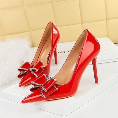 9511-H35 European and American style banquet high heels, thin heels, shallow mouth, pointed tip, glossy patent leather b