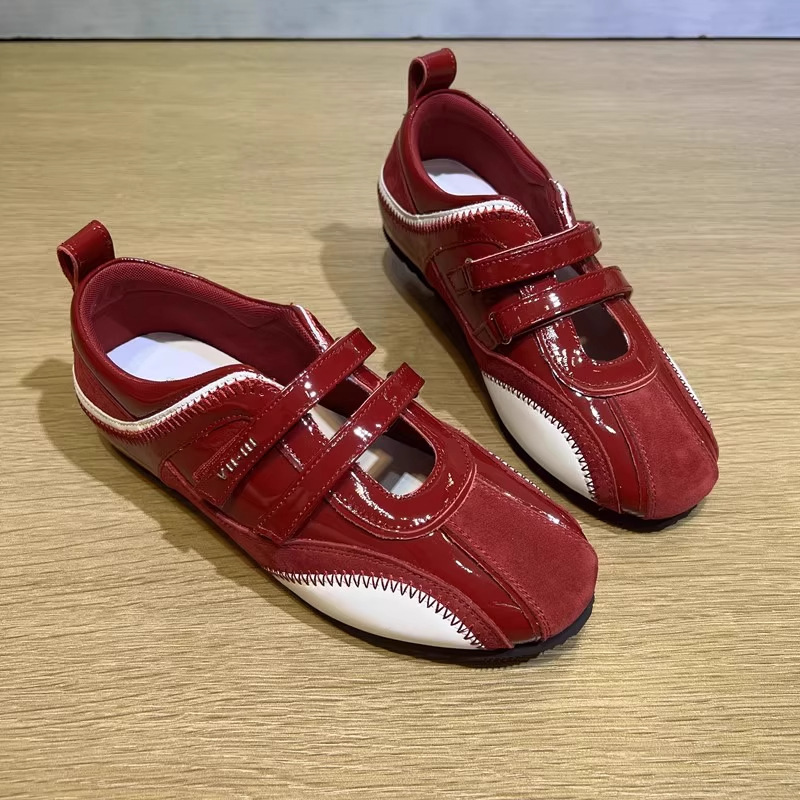 2025 秋の新レッドバレエシューズファッションカジュアル道徳トレーニングシューズ女性のメアリージェーンレーシングシューズフラットシューズトレンディな|undefined