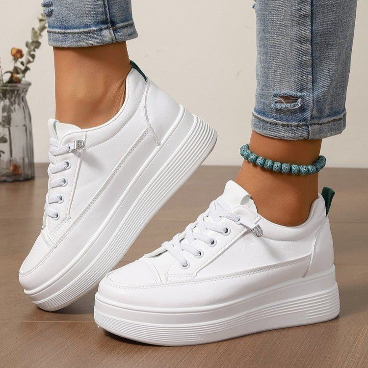 Pequeños zapatos blancos para mujeres 2025, nuevos estudiantes de color sólido, zapatos deportivos transpirables de verano, zapatos de skate blanco para mujeres otoño y invierno